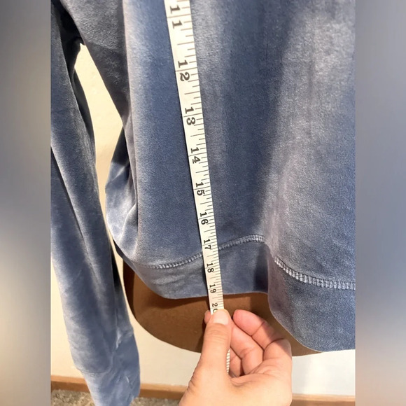 Offline by aerie cropped velour hooded top xs - Picture 4 of 9